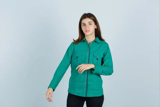 hoe blouse dragen vrouw