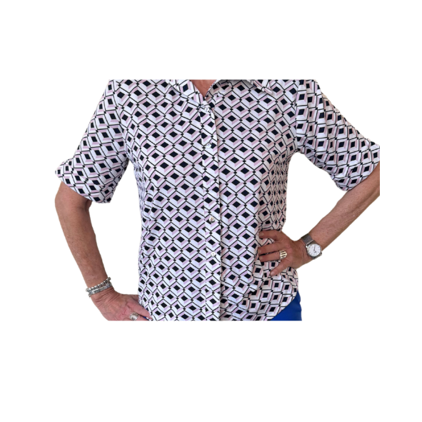 klassieke blouse met knopen gemaakt van viscose. marijke mode verkoopt dames mod voor senioren vrouwen. dames mode den haag