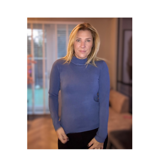 Zachte Cashmere Feeling polo-trui van Marijke Mode – comfortabel, elegant en heerlijk soepel van kwaliteit. Perfect voor een stijlvolle, warme look.