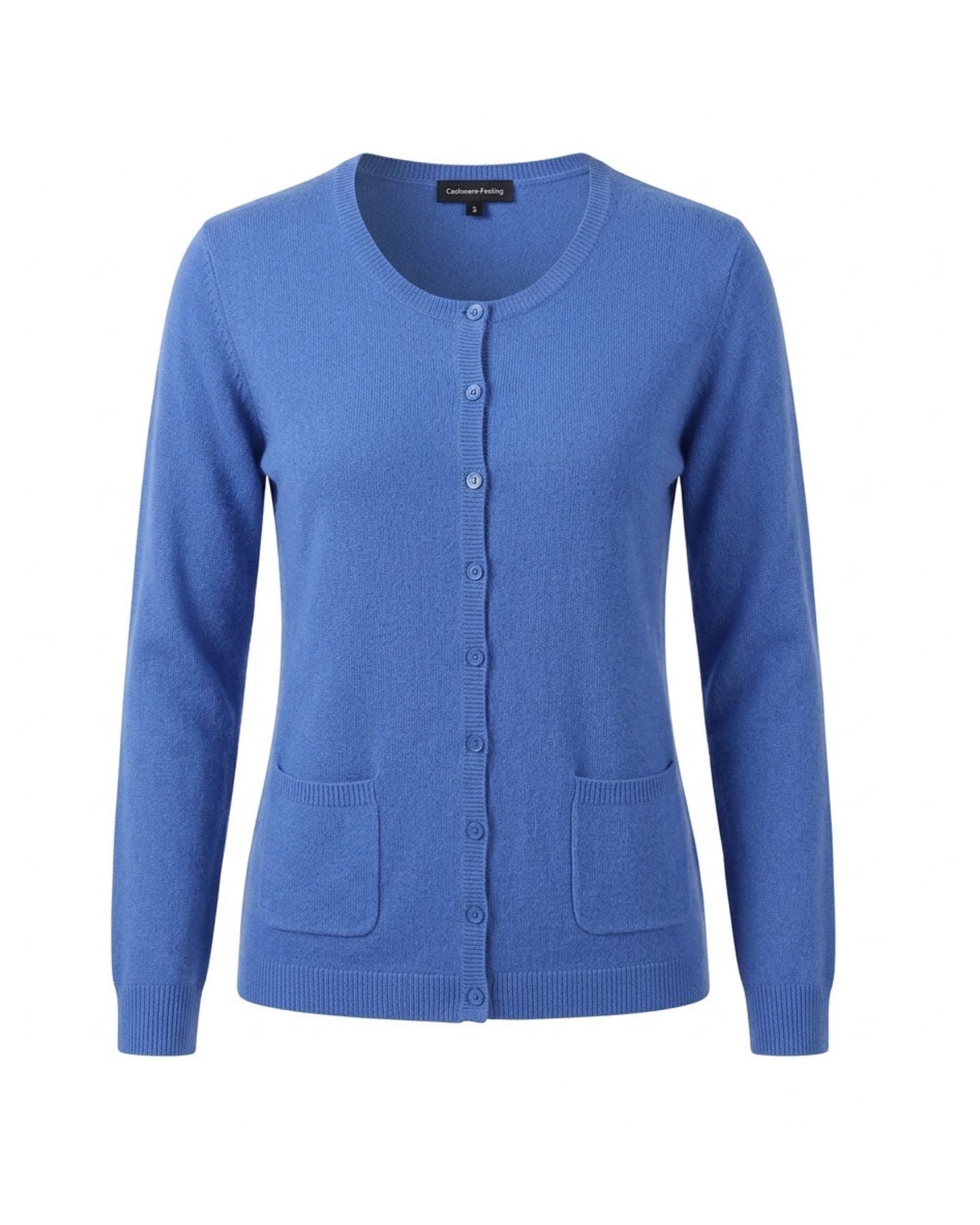 Cashmere Feeling kort vest met ronde hals, knopen en zakken in superzachte kwaliteit, verkrijgbaar bij Marijke Mode.