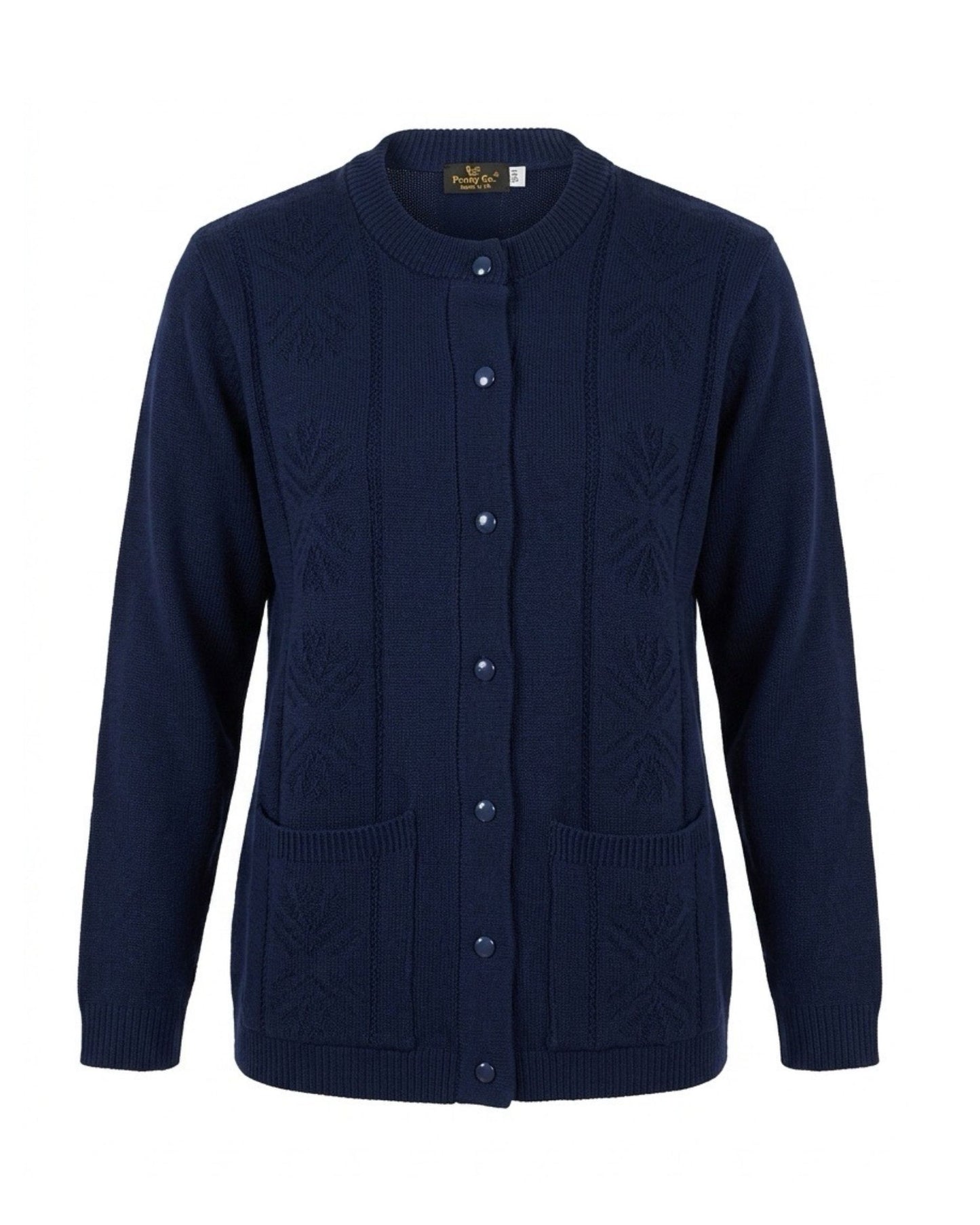 vest met knopen ronde hals zakjes. klassiek dames vest bij Marijke Mode. Forever vest met kabelpatroon in sesam met knoopsluiting en zakjes, verkocht door Marijke Mode