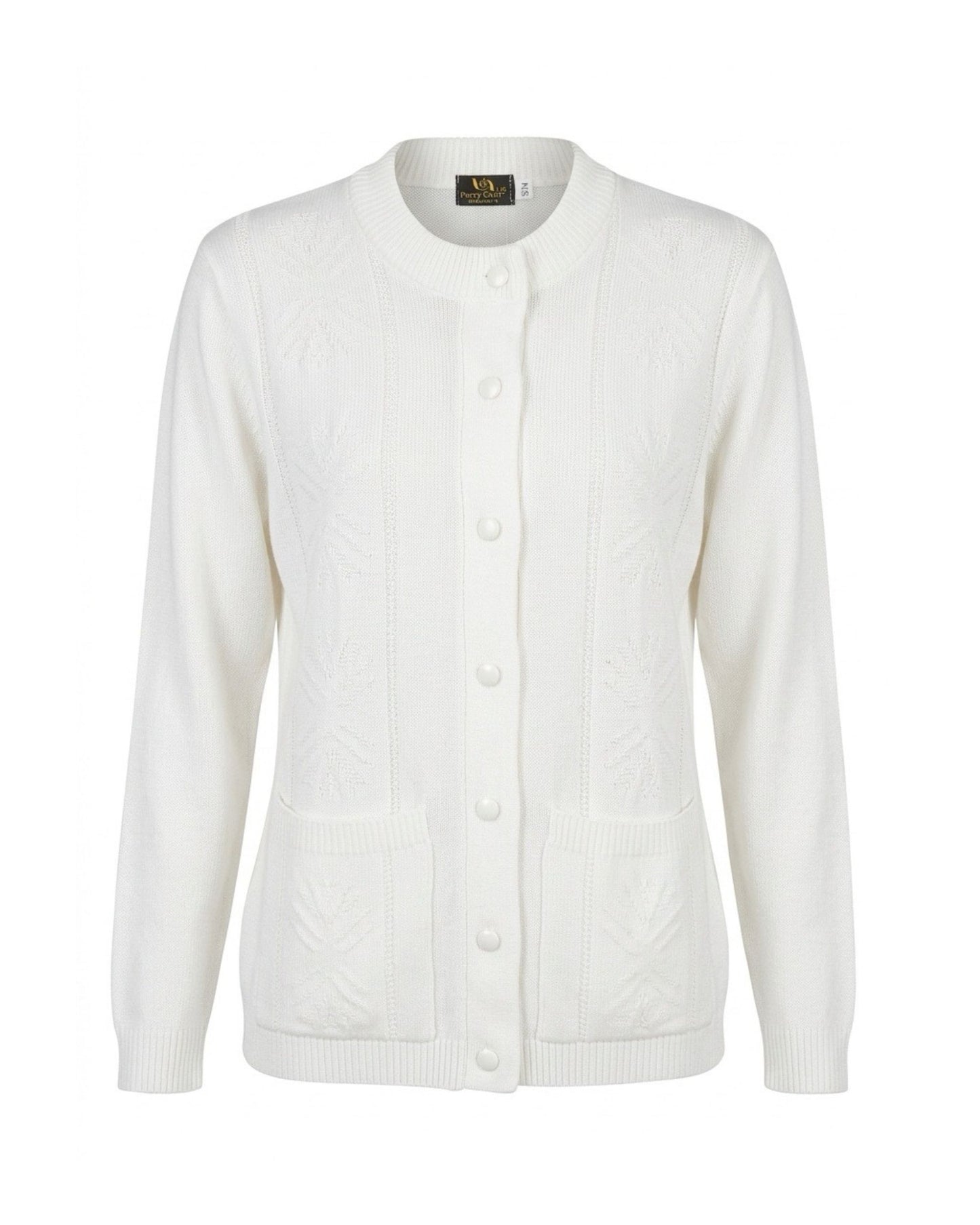 vest met knopen ronde hals zakjes. klassiek dames vest bij Marijke Mode. Forever vest met kabelpatroon in sesam met knoopsluiting en zakjes, verkocht door Marijke Mode