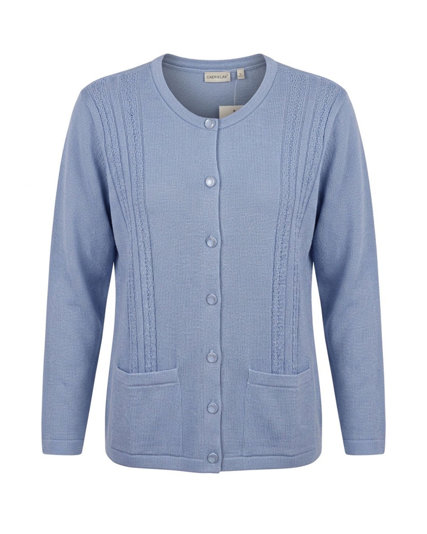 Klassiek damesvest van Gabriella K met ronde hals, kabelstructuur, glanzende knopen en zakjes – Marijke Mode.
