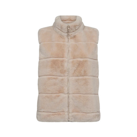 Beige vegan fur bodywarmer – zachte imitatiebont bodywarmer met ritssluiting en steekzakken, verkrijgbaar bij Marijke Mode.