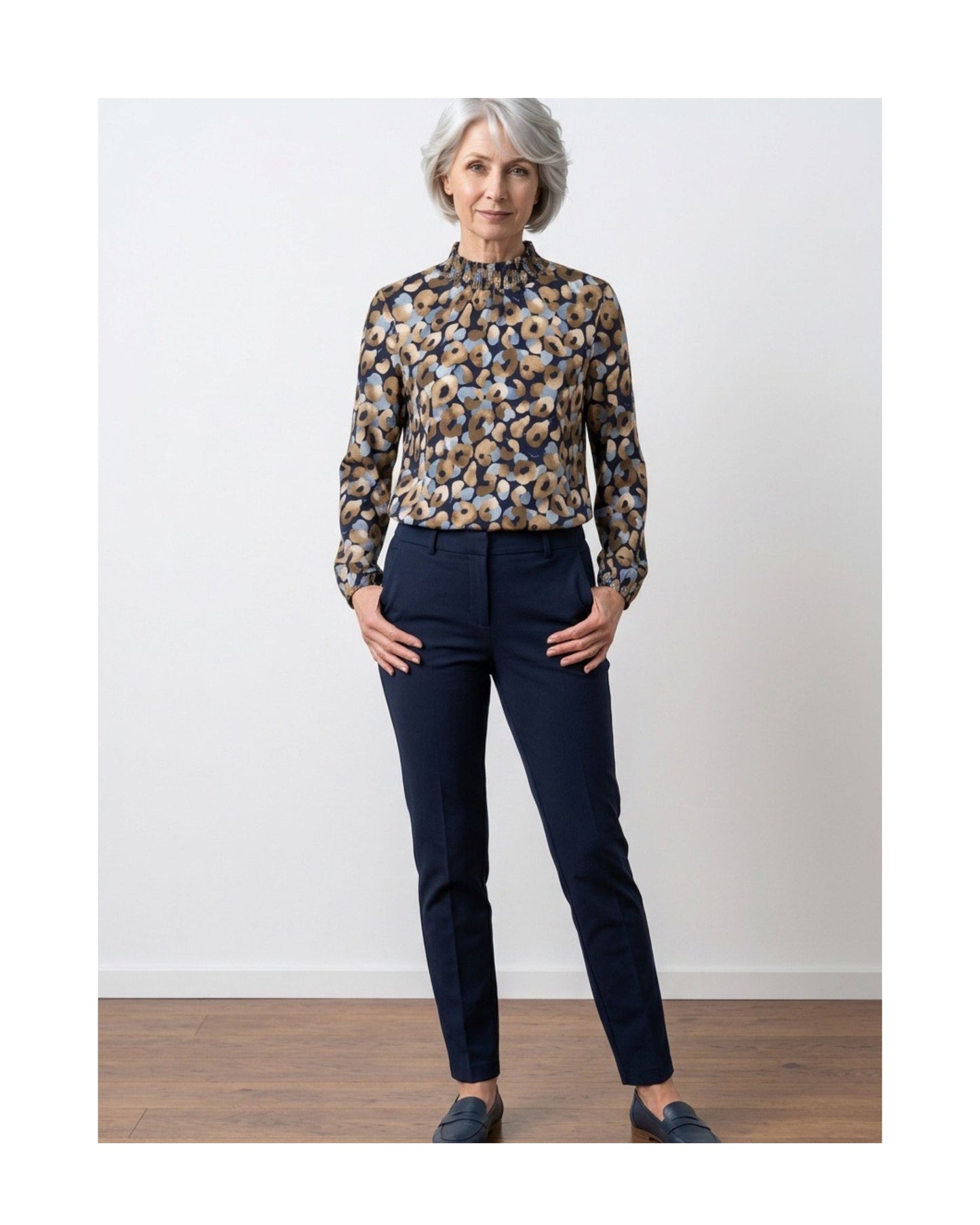 Sensia Fashion dames blousonshirt met gesmokte turtleneck en elastische boorden, verkrijgbaar bij Marijke Mode
