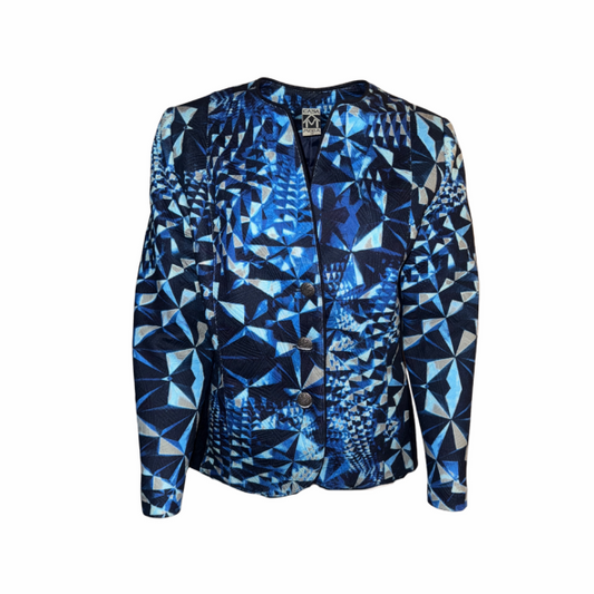 Sensia Fashion blazer Coco met blauw dessin, uni zijpanden, slangenstructuur, ronde hals, bies, zakken en split achter. verkijgbaar marijke mode