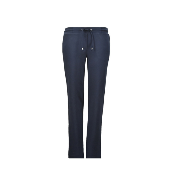 Sensia Fashion Pigo damespantalon. Donkerblauw, rechte pijp, elastische taille met koord en steekzakken. Sportieve winterkwaliteit, comfortabel en stijlvol. bij marijke mode