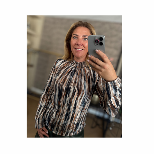 Zachte coltrui van Sensia Fashion met comfortabele pasvorm en elastische boorden, ideaal voor het najaar. Verkrijgbaar bij MarijkeMode.