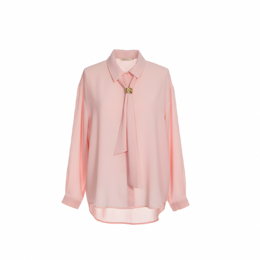 Soepele lange blouse met bedekte knopen en losse stropdas van Marijke Mode