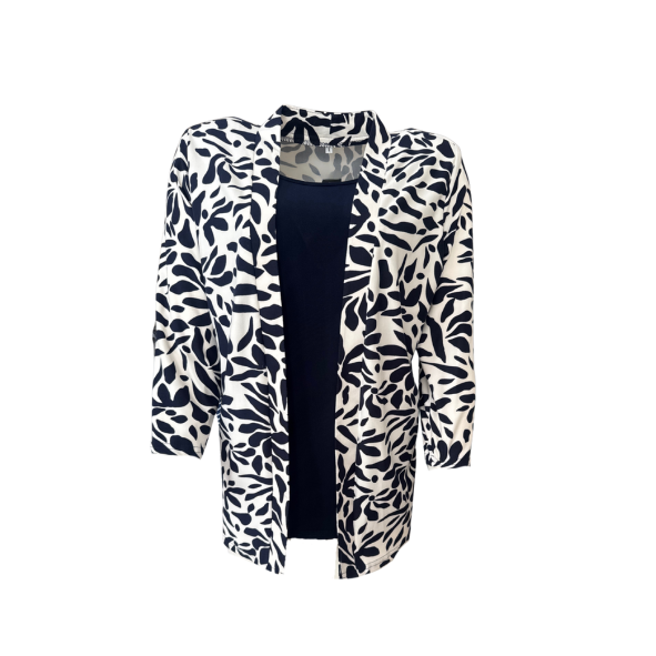 2-in-1 twinset met effen top en dessin jasje, gemaakt van zachte viscosemix, luchtig en comfortabel, verkrijgbaar in diverse dessins bij Marijke Mode."