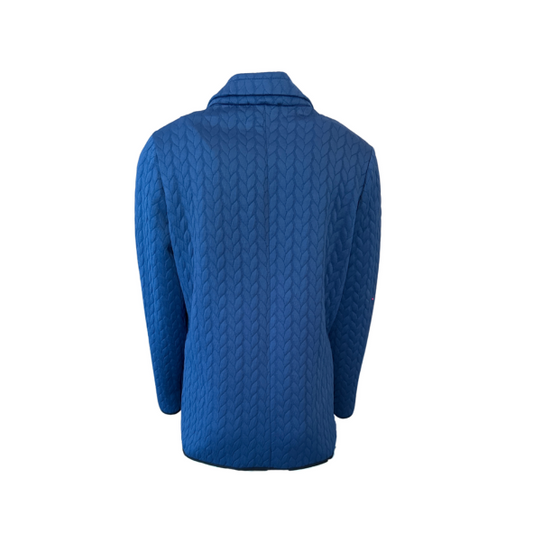 portief vest in petrolblauw met zwarte biezen, kraag met koordjes, rits en steekzakken – stijlvolle najaarslook – verkrijgbaar bij Marijke Mode damesmode maten 38-52"