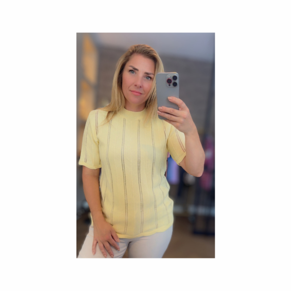 Gele Tricot Top met Opengewerkt Motief