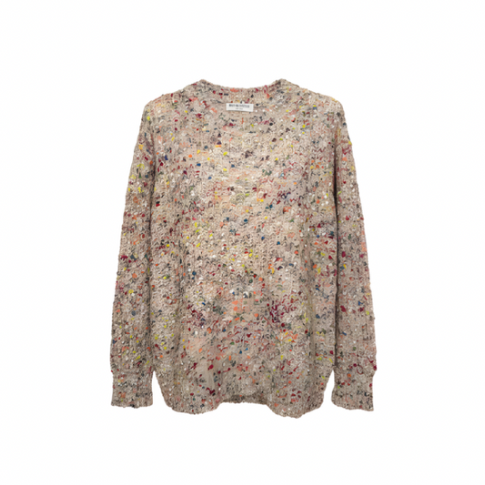 Zachte wintertrui met ronde hals en boord aan de mouwen, soepel en licht vallend, verkrijgbaar bij Marijke Mode.