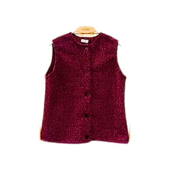 Bouclé-chilletje van Azuri met ronde hals en knopen, verkrijgbaar in beige, bruin en bordeaux, zachte structuur, damesvest €39,95.