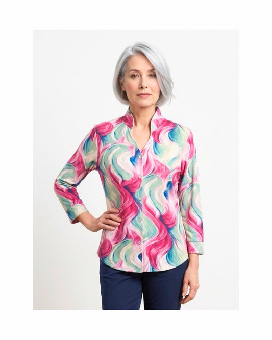 Casual blouse met ruime kraag en split middenvoor in frisse voorjaarstinten – verkocht door Marijke Mode

