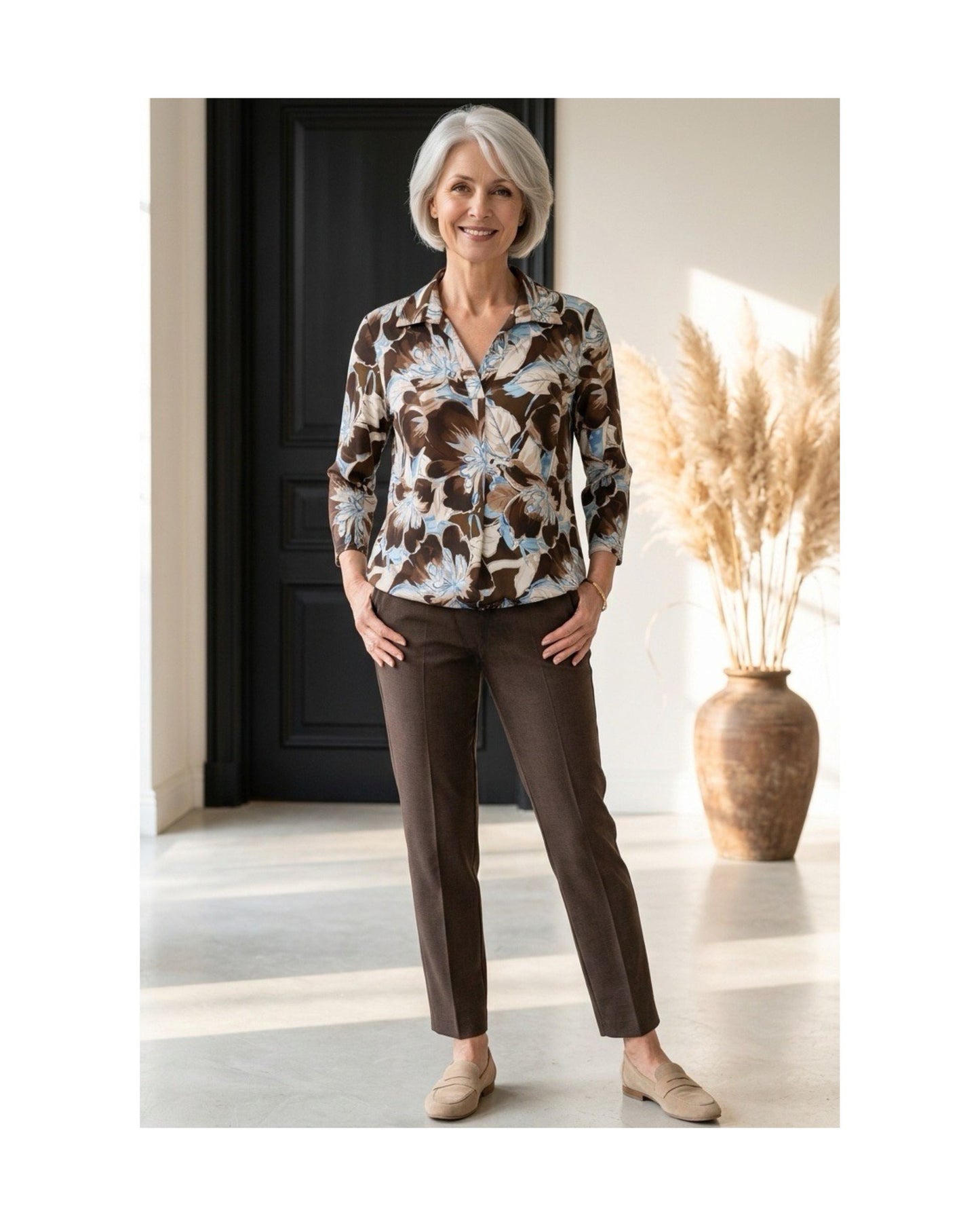 Poloshirt met V-hals en driekwartmouwen van zachte viscose – Marijke Mode.