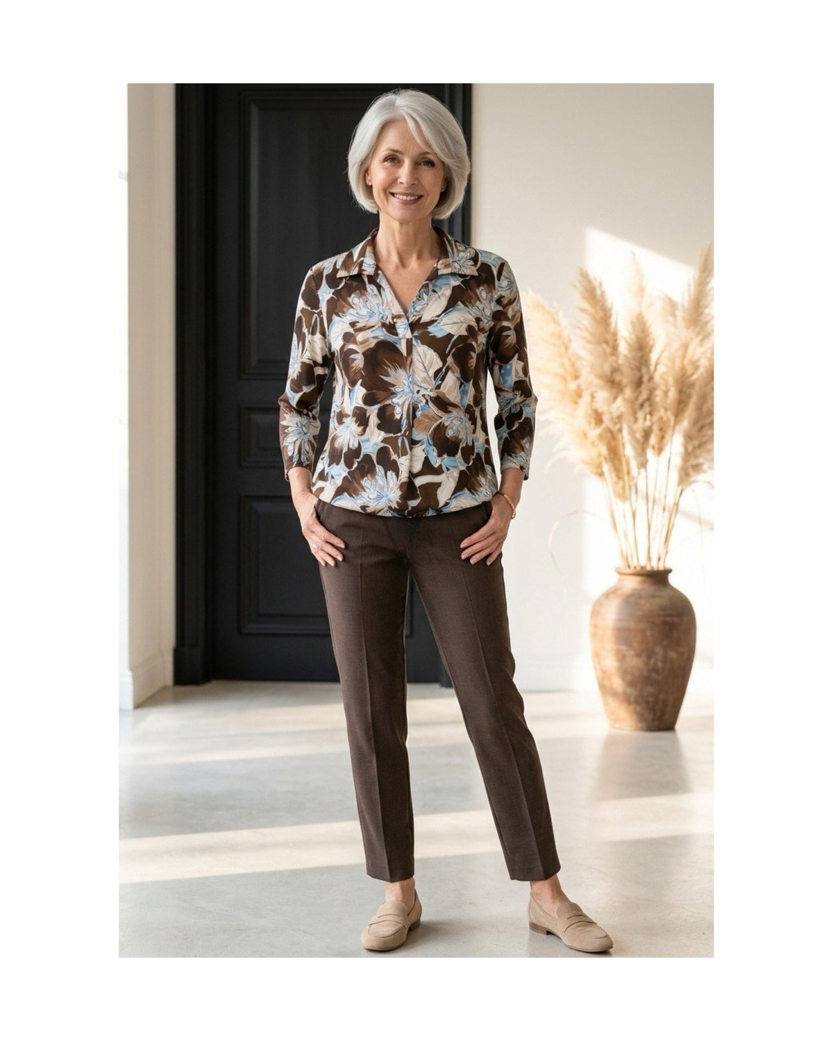 Poloshirt met V-hals en driekwartmouwen van zachte viscose – Marijke Mode.