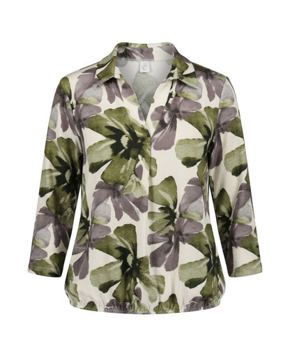 Poloshirt met V-hals en driekwartmouwen van zachte viscose – Marijke Mode.