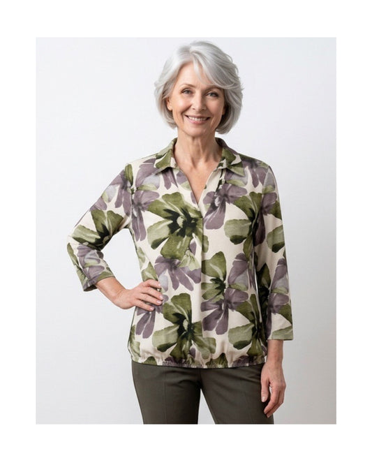 Poloshirt met V-hals en driekwartmouwen van zachte viscose – Marijke Mode.