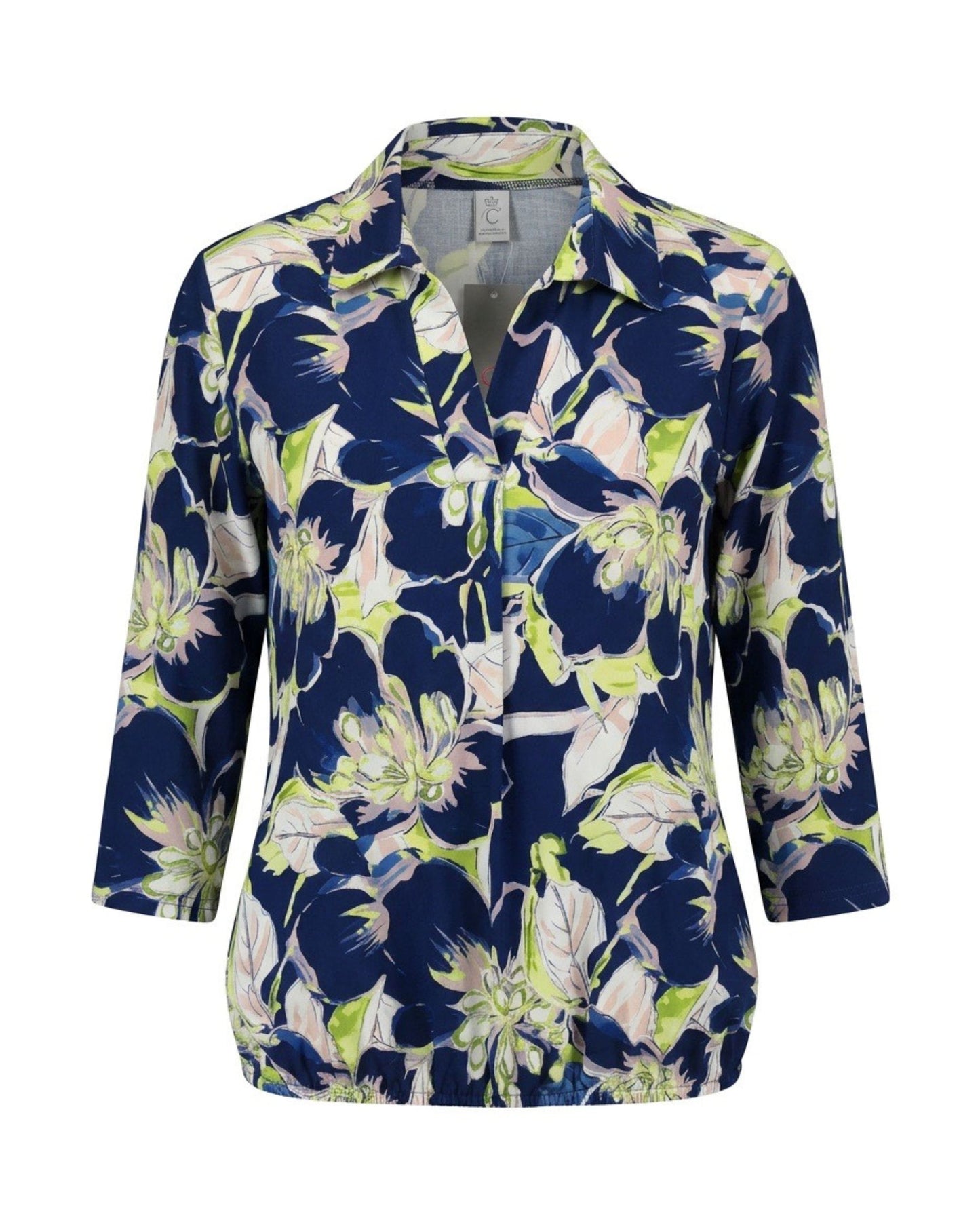 Poloshirt met V-hals en driekwartmouwen van zachte viscose – Marijke Mode.