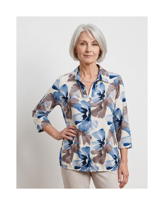 Poloshirt met V-hals en driekwartmouwen van zachte viscose – Marijke Mode.