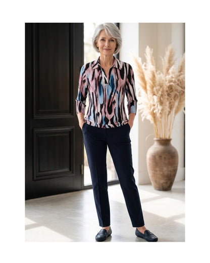 Poloshirt met V-hals en driekwartmouwen van zachte viscose – Marijke Mode.
