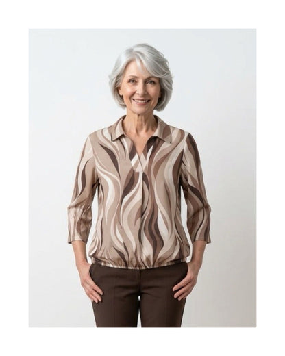 Poloshirt met V-hals en driekwartmouwen van zachte viscose – Marijke Mode.