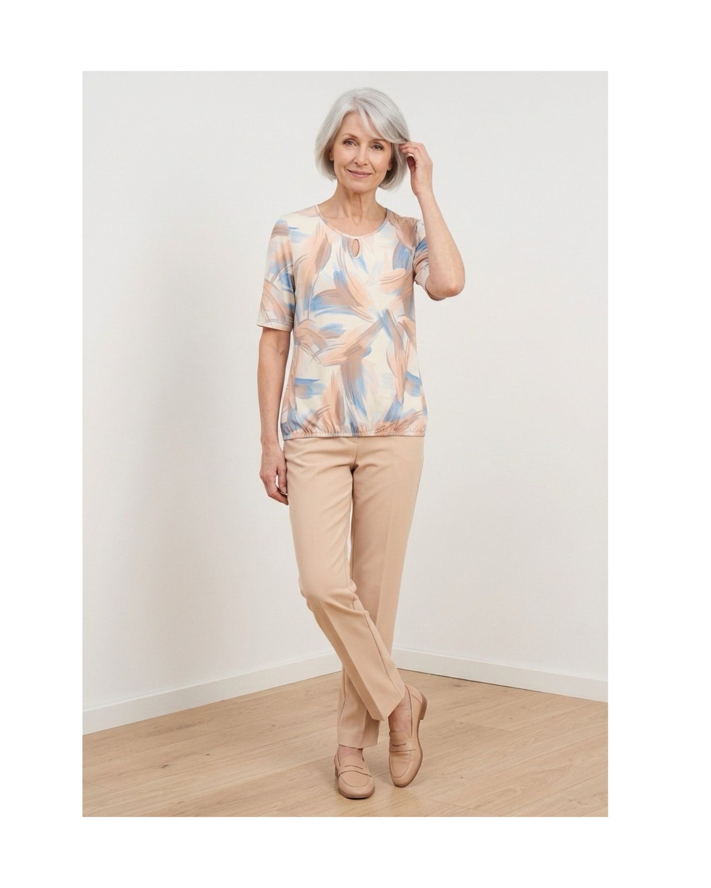 blouson tshirt met ronde hals en elastiek verkijgbaar bij mARIJKE mODE