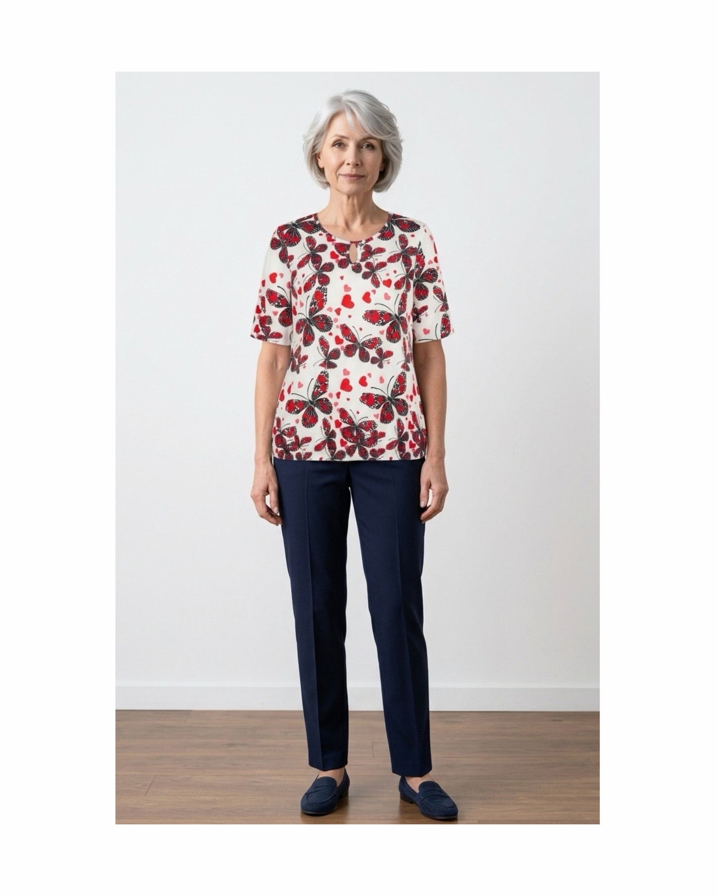 shirt met ronde hals en elastiek. verkrijgbaar bij marijke mode