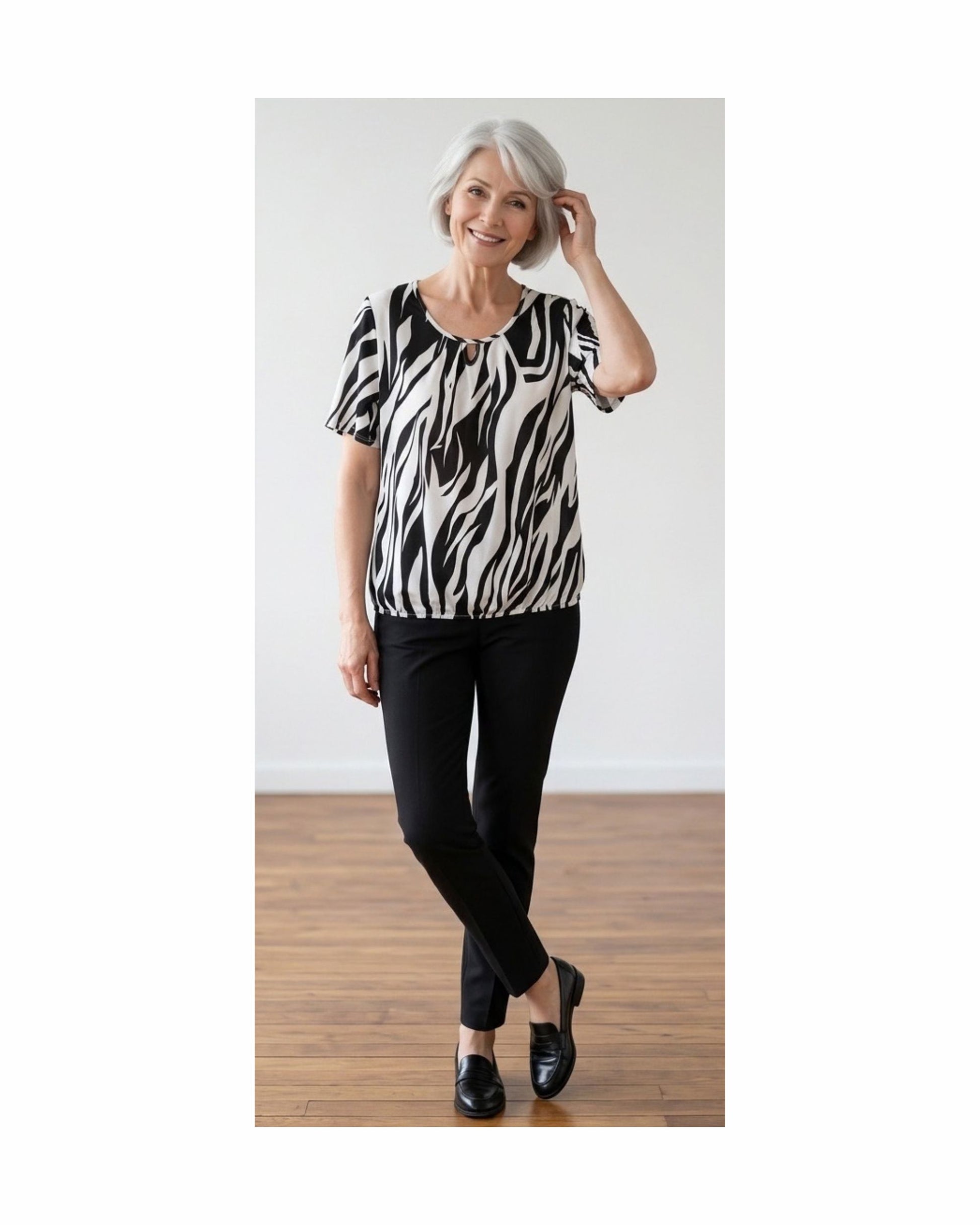 Blouson Shirt Zebra Zwart Wit korte mouwen van viscose verkocht door Marijke Mode