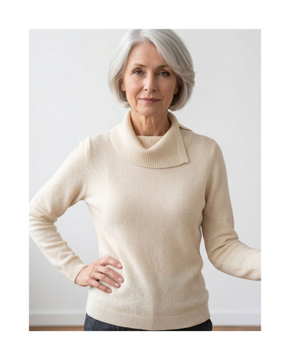 Cashmere Feeling pullover met comfortabele splitkraag in superzachte kwaliteit, verkrijgbaar bij Marijke Mode.