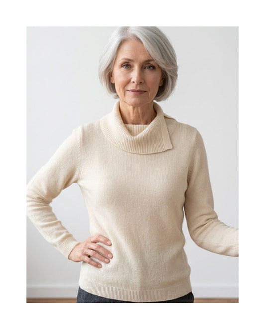 Cashmere Feeling pullover met comfortabele splitkraag in superzachte kwaliteit, verkrijgbaar bij Marijke Mode.