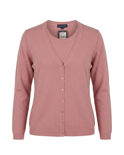 Alt-tekst:
Cashmere Feeling zachte dames-twinset in unikleur met top en vest, verkrijgbaar bij Marijke Mode