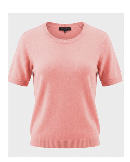 Alt-tekst:
Cashmere Feeling zachte dames-twinset in unikleur met top en vest, verkrijgbaar bij Marijke Mode