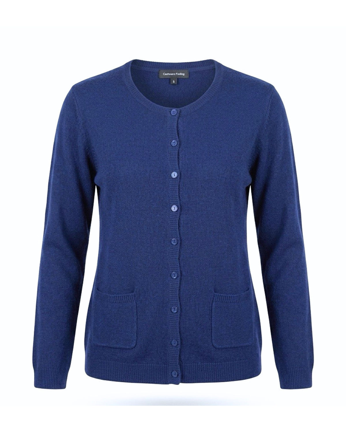 Cashmere Feeling kort vest met ronde hals, knopen en zakken in superzachte kwaliteit, verkrijgbaar bij Marijke Mode.