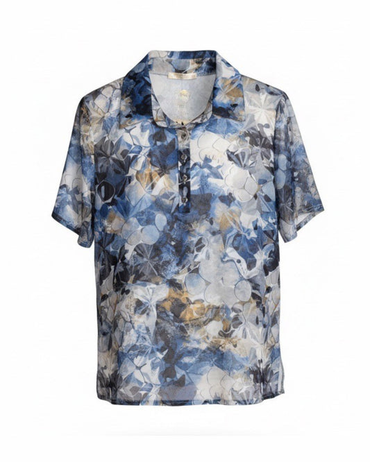 Polo met kraag en zilveren knopen in voorjaarskleuren – verkocht door Marijke Mode