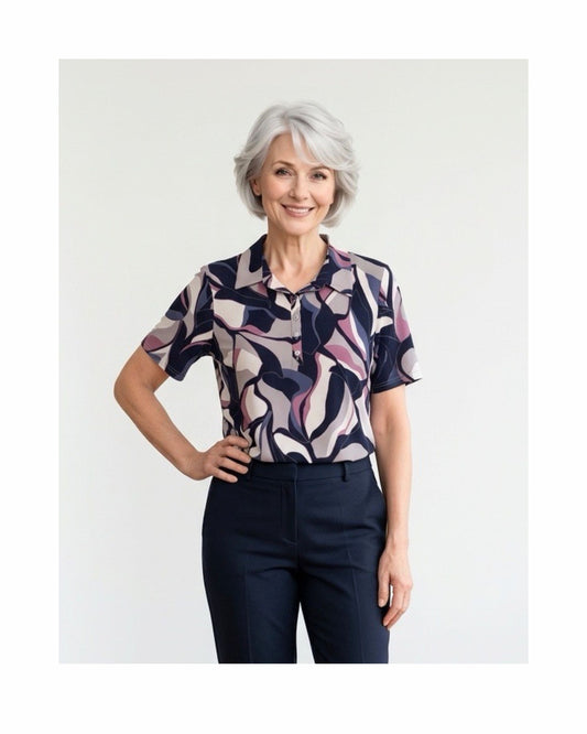 Polo met kraag en zilveren knopen in voorjaarskleuren – verkocht door Marijke Mode