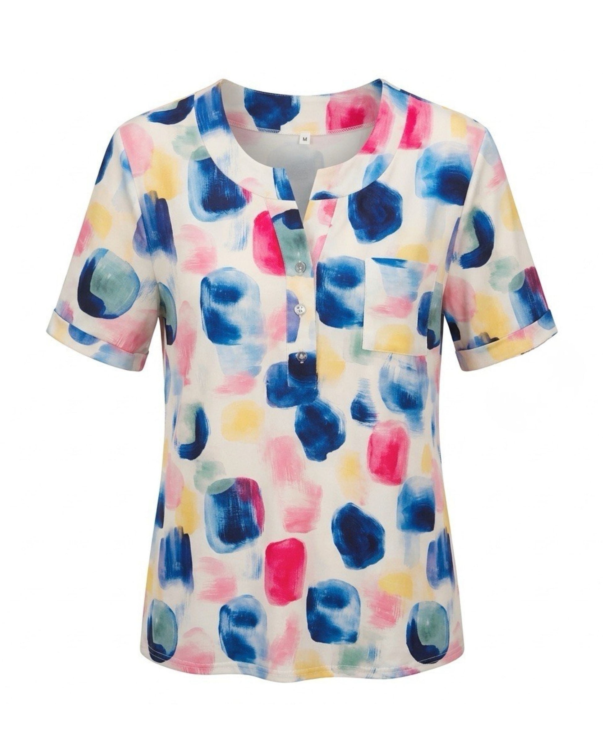 Dames T-shirt met V-hals, sierknopen en borstzakje verkrijgbaar bij Marijke Mode.