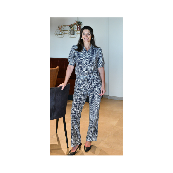 travel pantalon van het merk sensia fashion. verkocht door marijke mode. travel kleding en travel kwaliteit