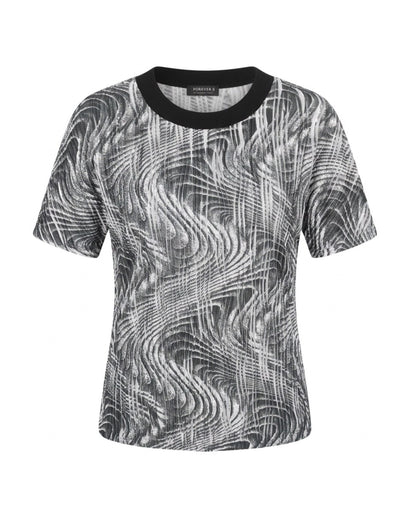 Forever Comfy Set met zwart-witte print en plissé stof verkrijgbaar bij Marijke Mode.