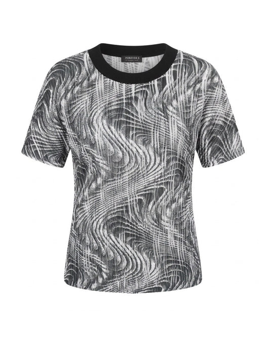 Forever Comfy Set met zwart-witte print en plissé stof verkrijgbaar bij Marijke Mode.