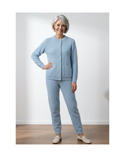 Vest met knopen van Forever in oudroze, wolwit, skyblue en beige, verkocht door Marijke Mode