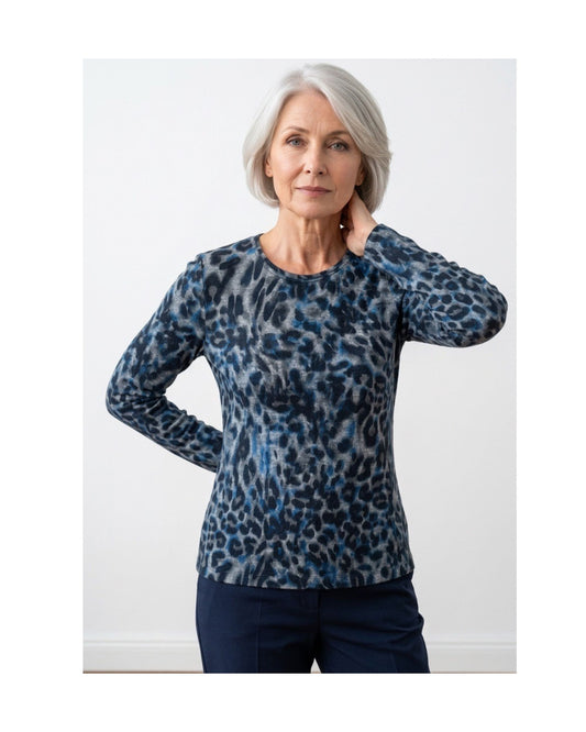 Gabrielle K. jersey shirt met dierenprint en lange mouwen in kobaltblauw of bordeauxrood, verkrijgbaar bij Marijke Mode.