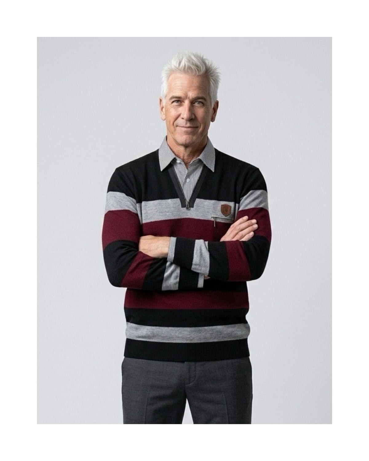 Gestreepte heren pullover met vaste blousekraag en borstzakje met rits, verkrijgbaar bij Marijke Mode.