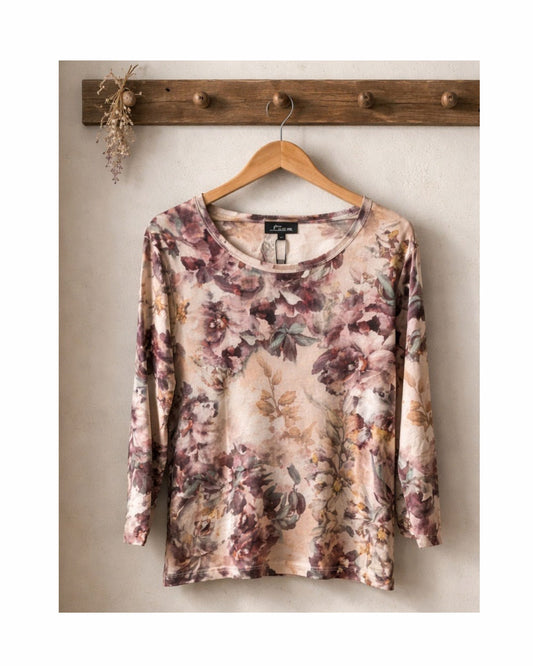 Beige shirt met bloemenmotief en driekwart mouwen van Marijke Mode