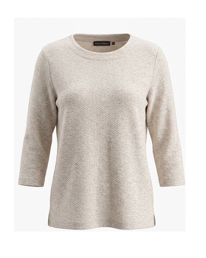 Luxe gemêleerd beige comfortshirt met driekwartmouwen en brede ronde hals, verkrijgbaar bij Marijke Mode.