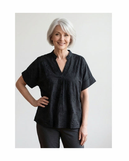 MXO shirt met boord, omslagmouwen en fijne structuur verkocht door Marijke Mode