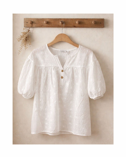 MXO wit tuniekje van katoen met broderie, ronde hals en korte pofmouwen bij marijke mode