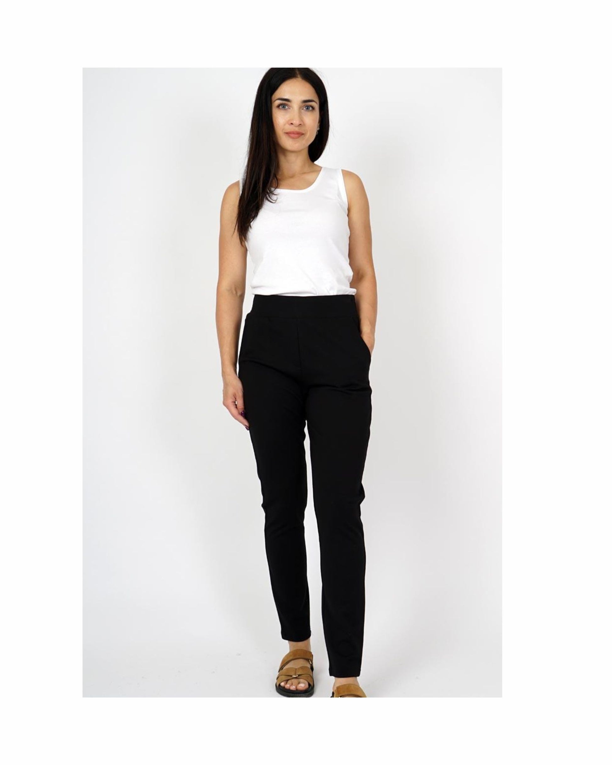 MXO jogger pantalon met elastiek en steekzakken verkocht door Marijke Mode
