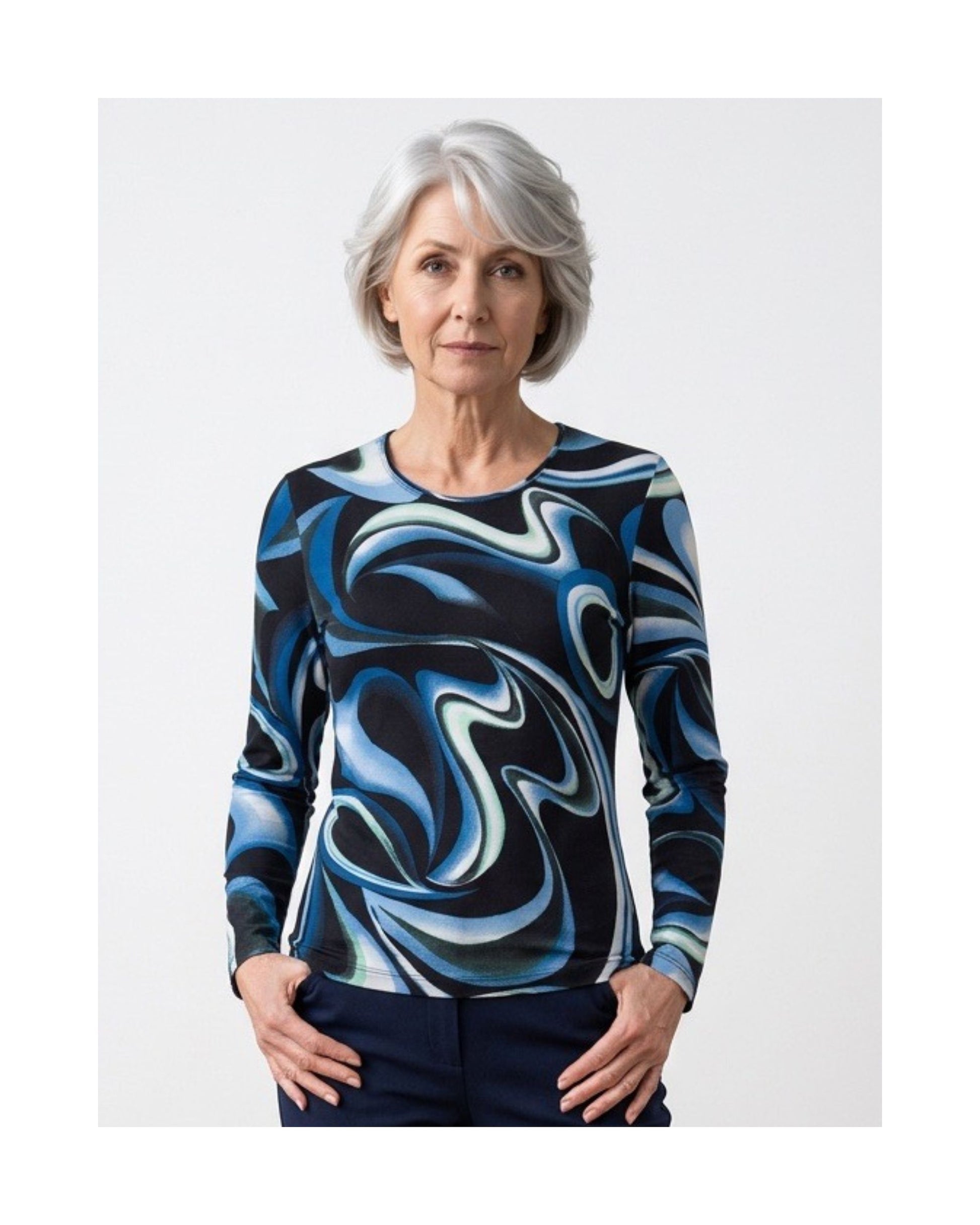 Marinello dames shirt met ronde hals, lange mouwen en stijlvol najaarsdessin in soepele viscose stretch, verkrijgbaar in twee kleuren.